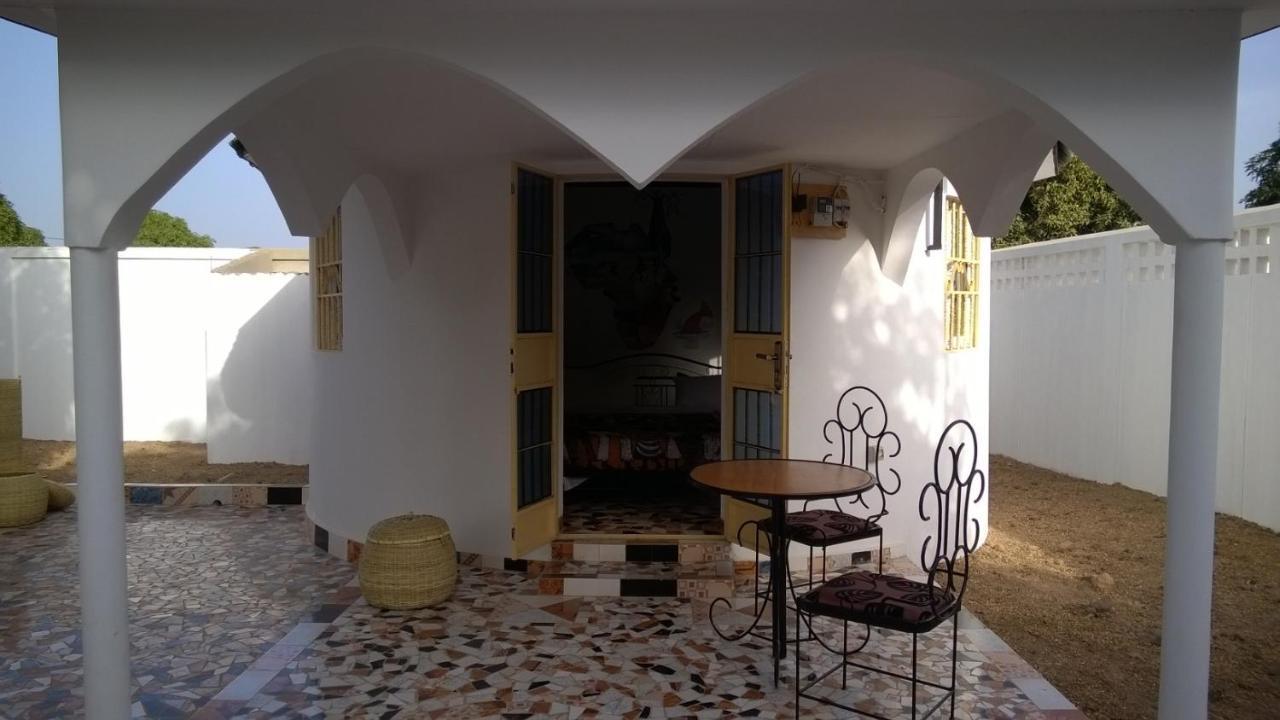 The White House Lodges Brufut Bagian luar foto