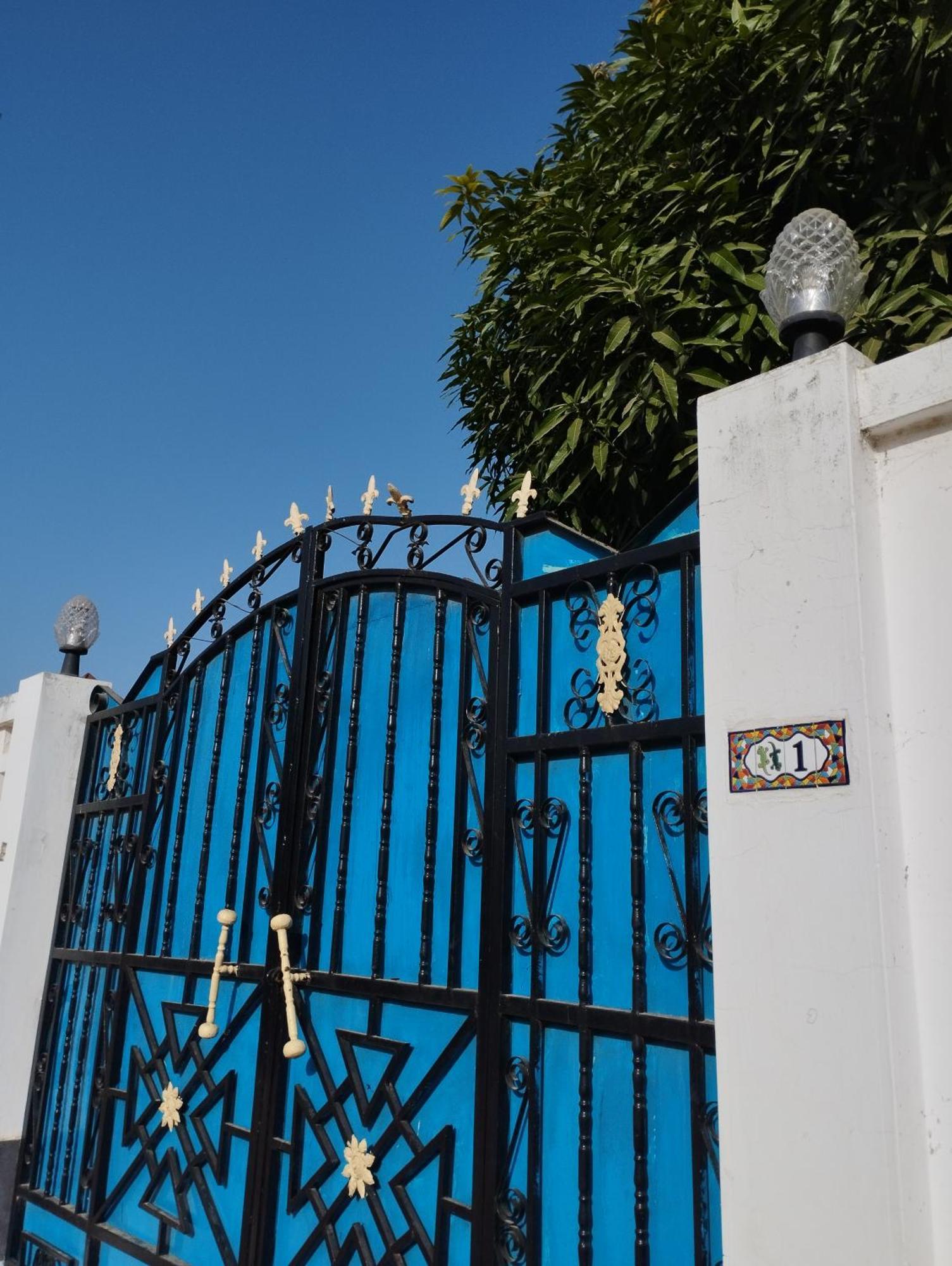The White House Lodges Brufut Bagian luar foto