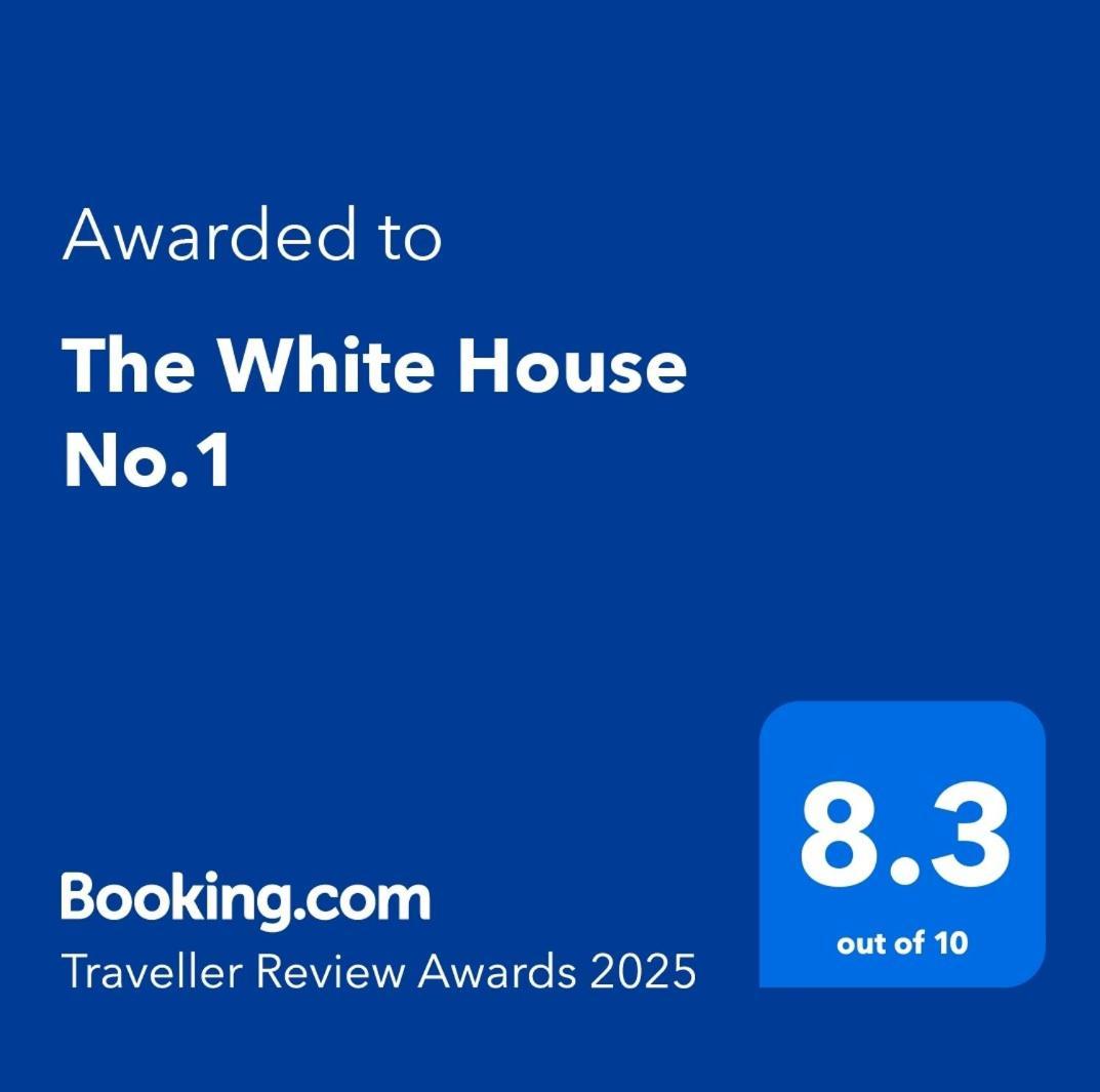 The White House Lodges Brufut Bagian luar foto